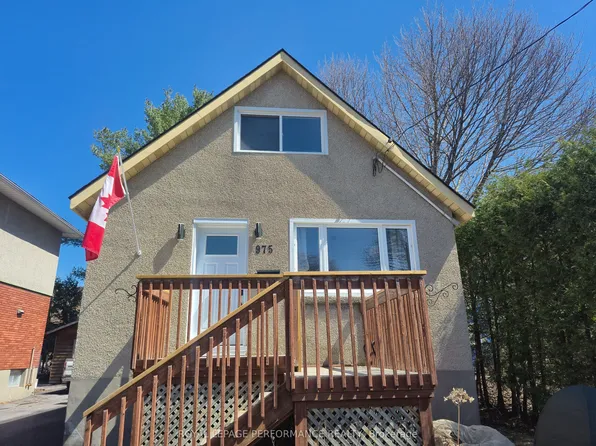 975 Sheridan Ave, Ottawa, ON K1Z 6M4