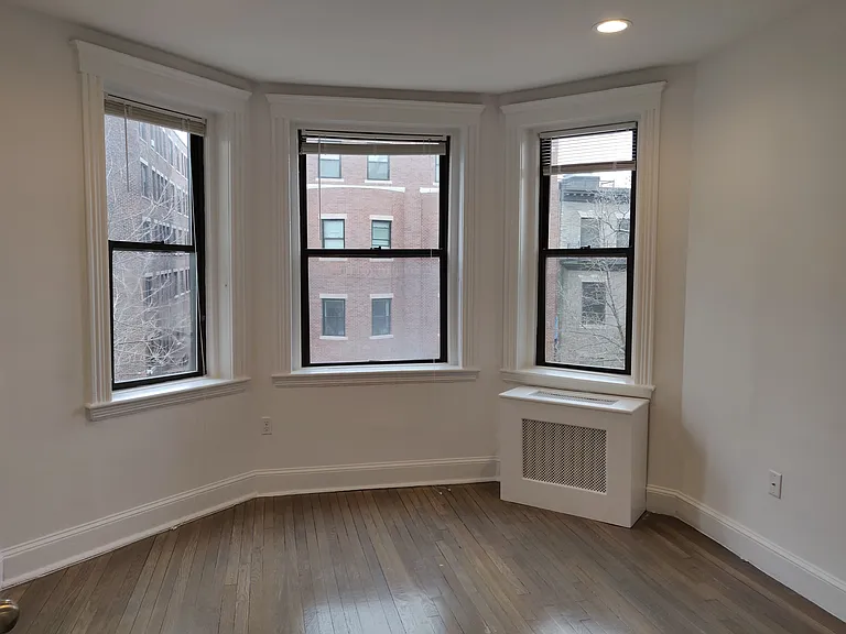 21 Peterborough St #4 — Photo 2