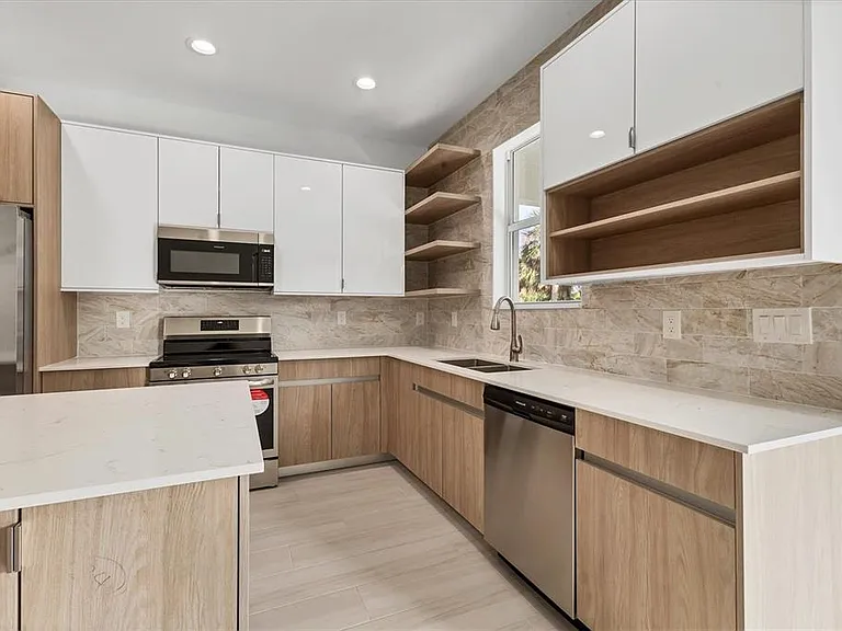 405 Sunset Rd N — Photo 7