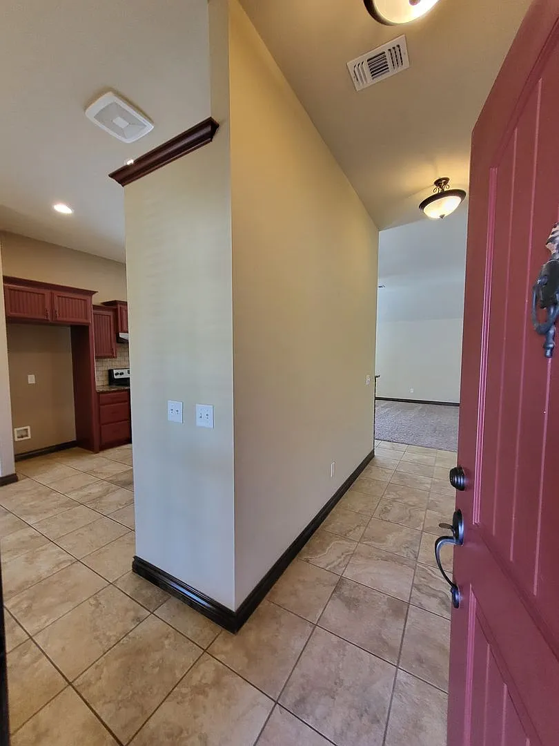 (3) Bed/(2) Bath in Greenleaf Trails Addition Avail NOW! — Photo 4
