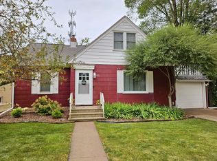 921 Desnoyer St, Kaukauna, WI 54130