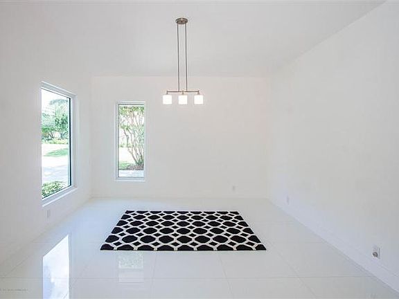 5th image of 2425 Chesapeake Cir
