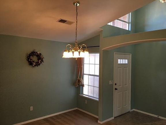 4th image of 235 S Creek Dr