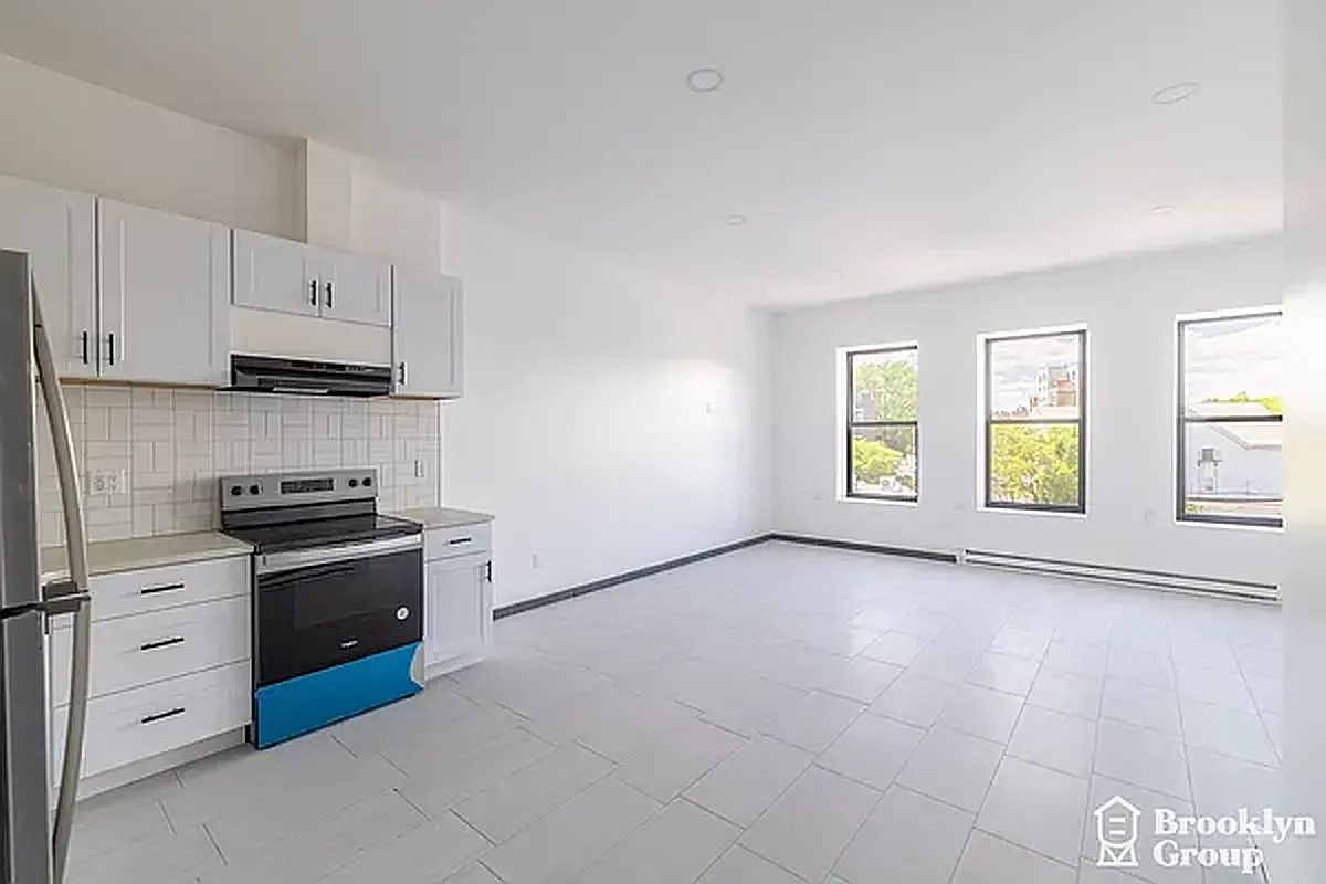 610 East 16th Street — Photo 3