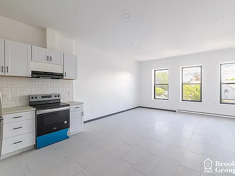 610 E 16th St #2 — Photo 3