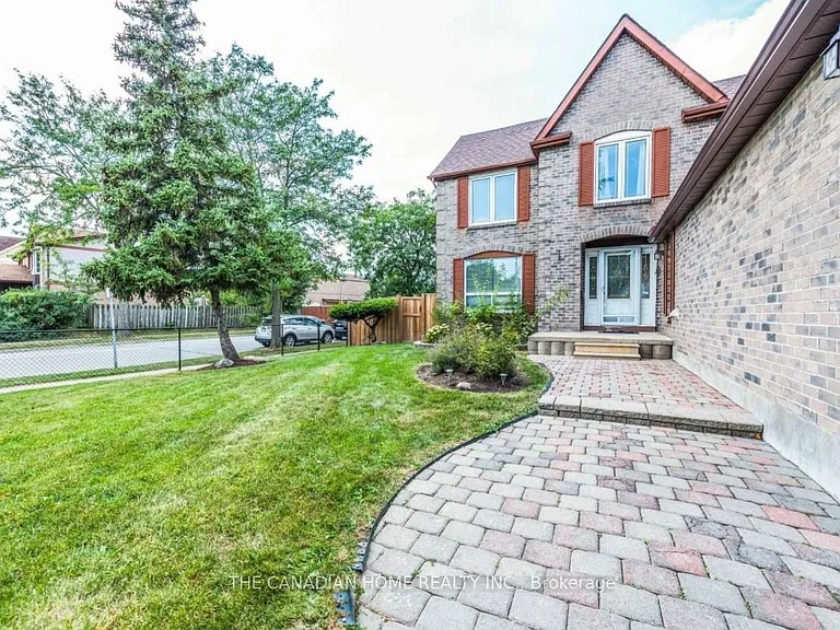 52 Moffatt Ave — Photo 3