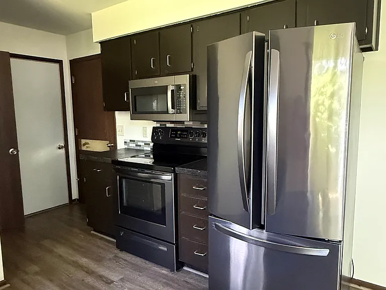 2330 Darwin Ln — Photo 2