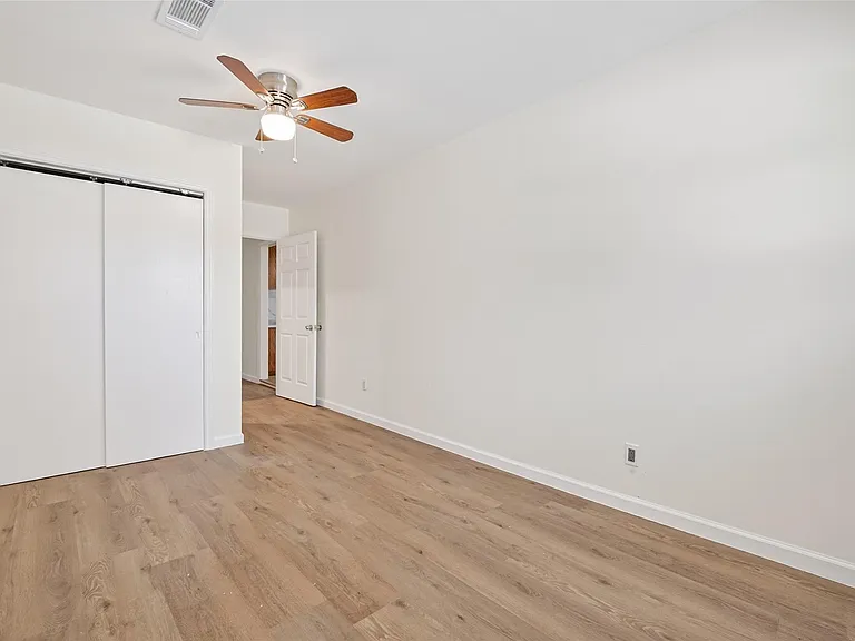7950 Longridge Dr — Photo 24