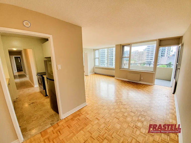 55 Erskine Ave — Photo 44
