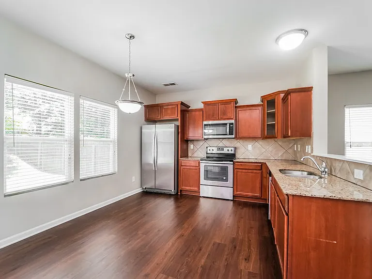 1040 Joselynn Dr — Photo 7