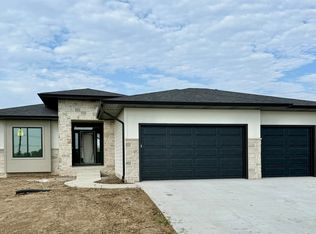 3830 Prairie Breeze Rd, Lincoln, NE 68516