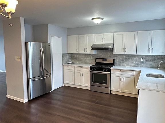 2nd image of 293 Richmond Hill Rd