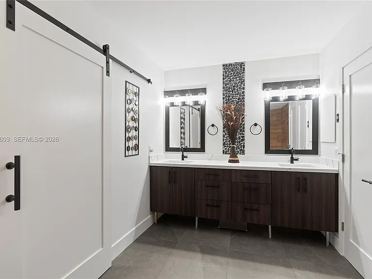 3600 Mystic Pointe Dr #306 — Photo 16