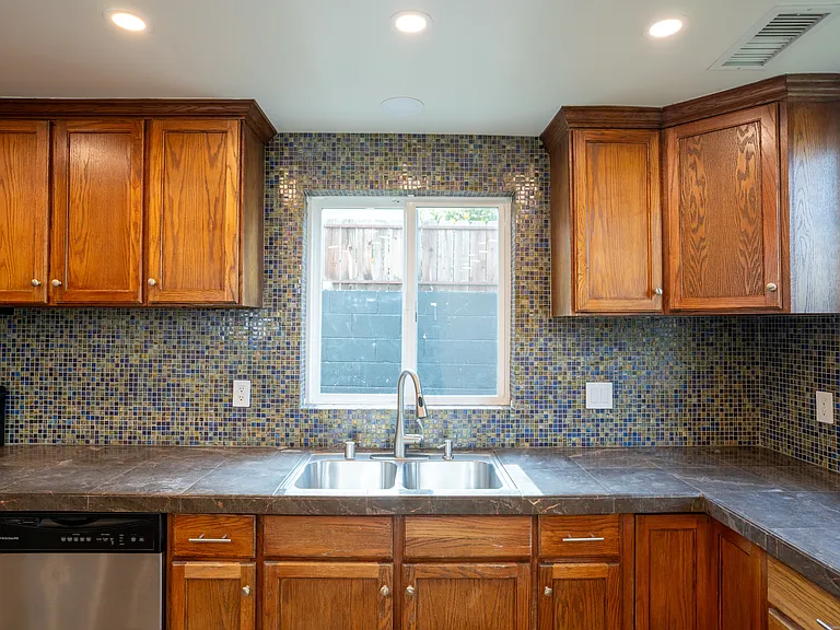6734 Tampa Ave — Photo 7