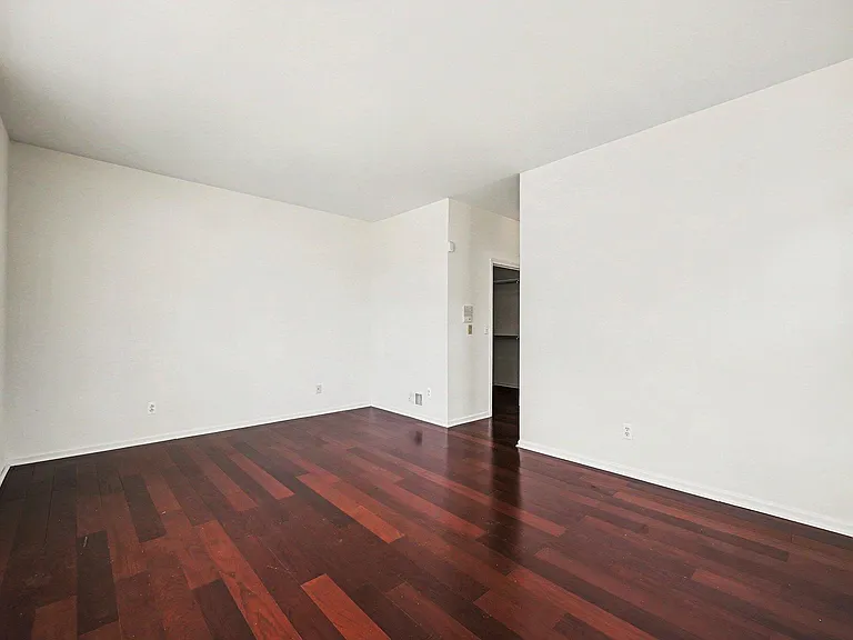 4304 Gateway Cir — Photo 10