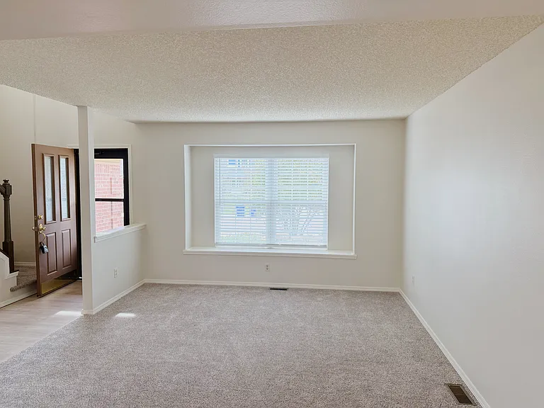 8061 Scarborough Dr — Photo 11