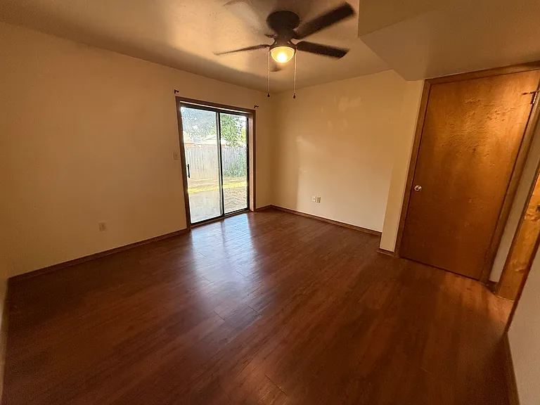 2632 W C St — Photo 11