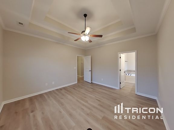 5th image of 1863 Camelot Dr