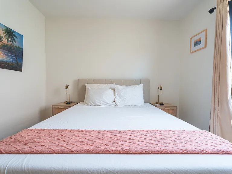 Queen size bed in downstairs bedroom