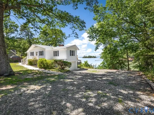 483 Mechams Cove Rd, Topping, VA 23169