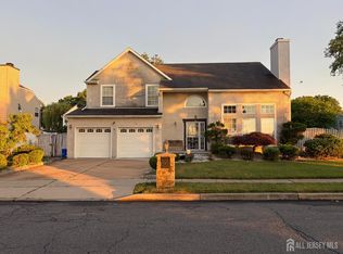 29 Major Dr, Sayreville, NJ 08872
