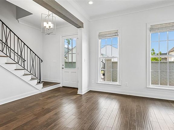 4th image of 584 Bocage Ct