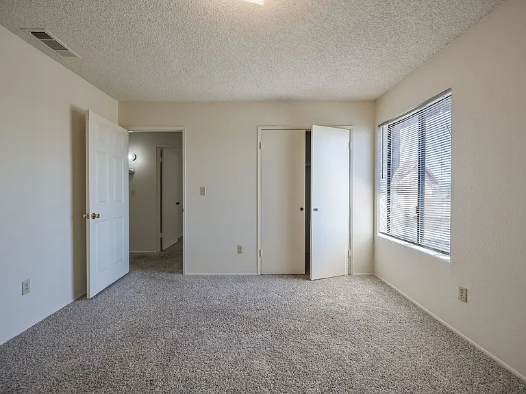 1021 W Perdew Ave — Photo 26