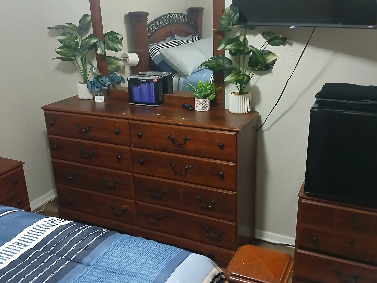 5 bed, 1400 sqft, $875 — Photo 1