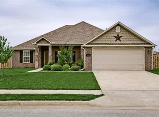 112 Sussex Ave, Lowell, AR 72745