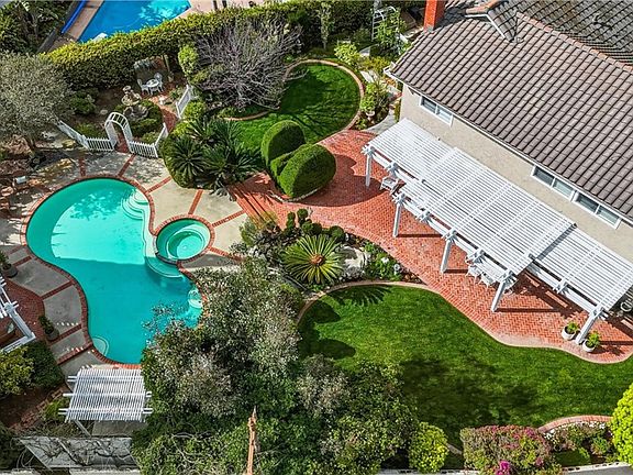 5th image of 980 S Rutgers Cir