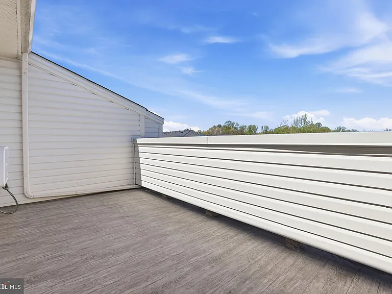 7140 Banbury Dr — Photo 28