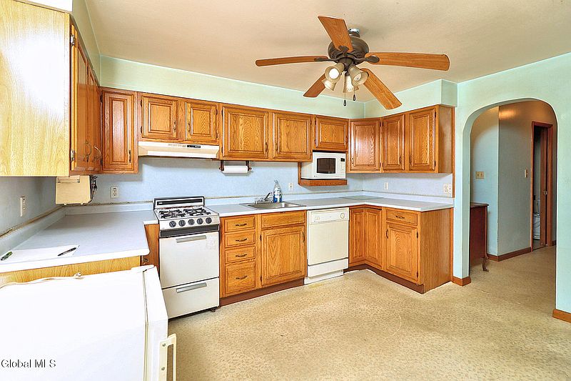4th image of 1337 8th Avenue