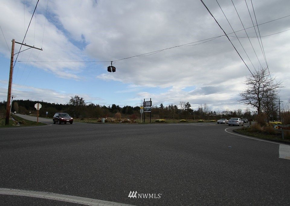2nd image of 450 Tyee