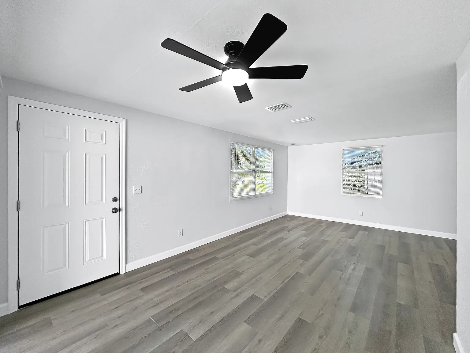 3 bed, 1210 sqft, $2,100 — Photo 3