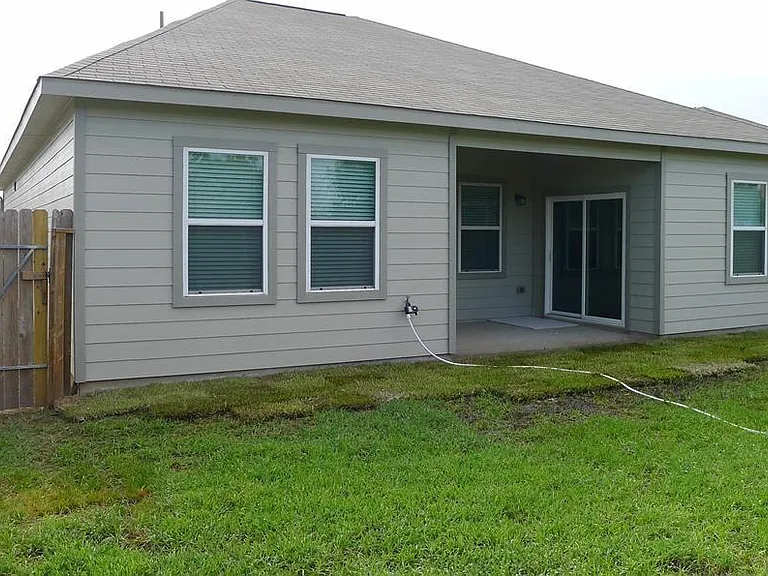 1025 Blue Beech Ln — Photo 2