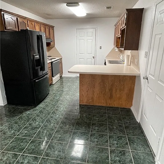 261 Locust Dr — Photo 3