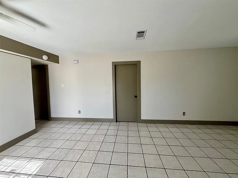 1042 W Village Ct #C — Photo 7