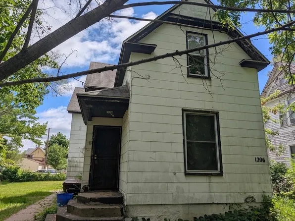 1206 S 5th St, Rockford, IL 61104