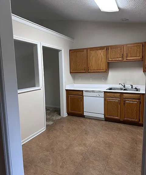 Eat-In Kitchen