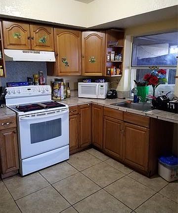 5th image of 6250 SW 9th St