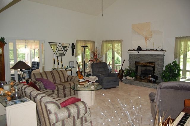 1st image of 752 Shady Ln