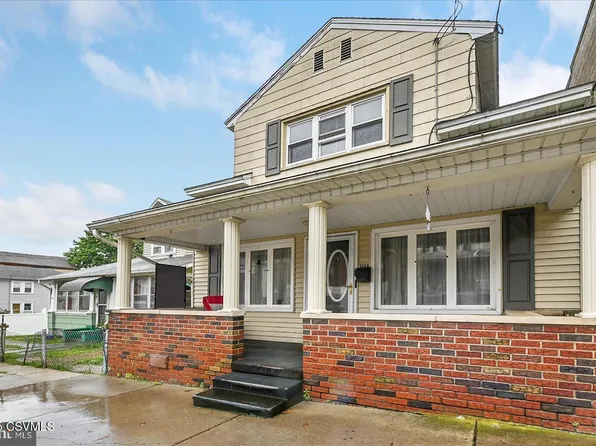 1114 W Arch St, Coal Township, PA 17866