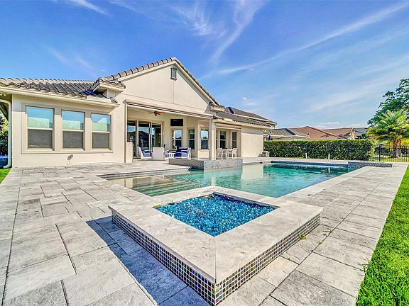 2nd image of 1121 Estancia Woods Loop