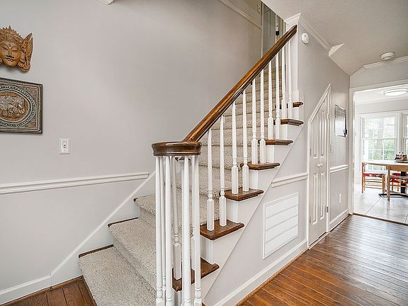 2nd image of 1321 Ridgecrest Ave