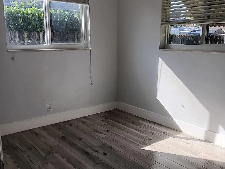 4961 SW 28th Ter #2 — Photo 8