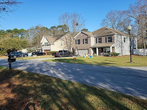 5th image of 51 Mary Elizabeth Dr
