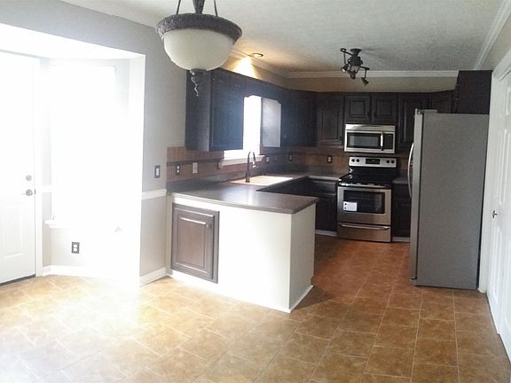 5th image of 204 Orchard Park Dr