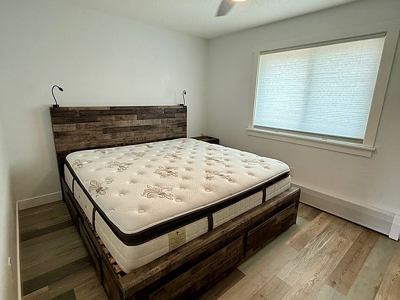King Sized bed pictured