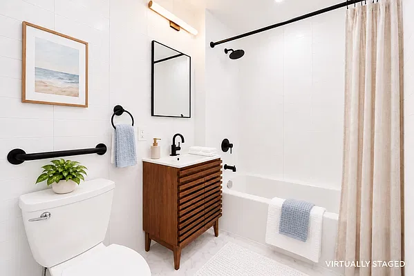 Bathroom, photo 1