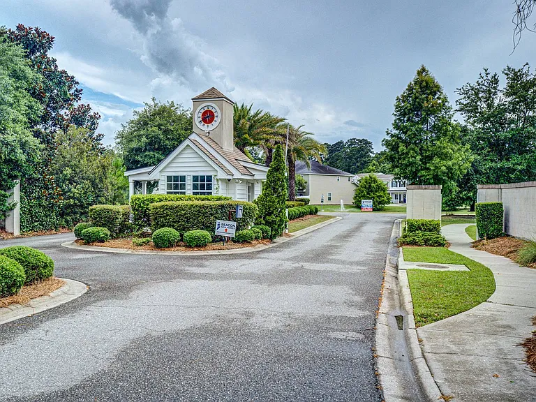 Governor Treutlen Cir — Photo 33